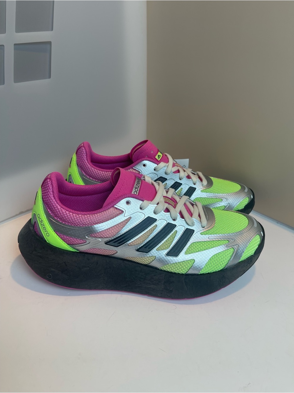 Adidas Adizero Aruku Women’s Sneakers Signal Green / Semi Lucid Fuchsia Sz 8